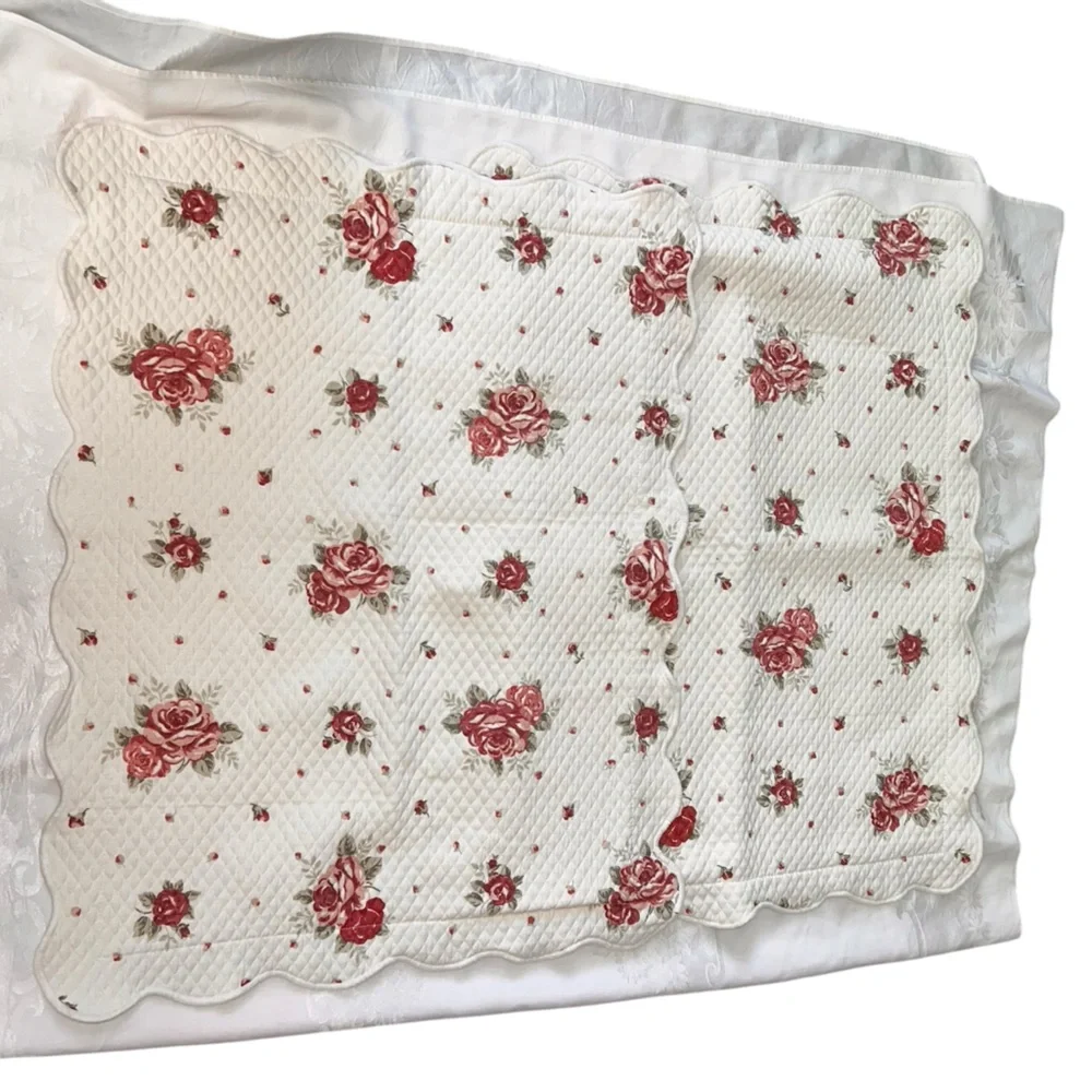 2 Pillow Shams Colchas S. Domingos Quilted Scalloped Ivory with Pink Roses